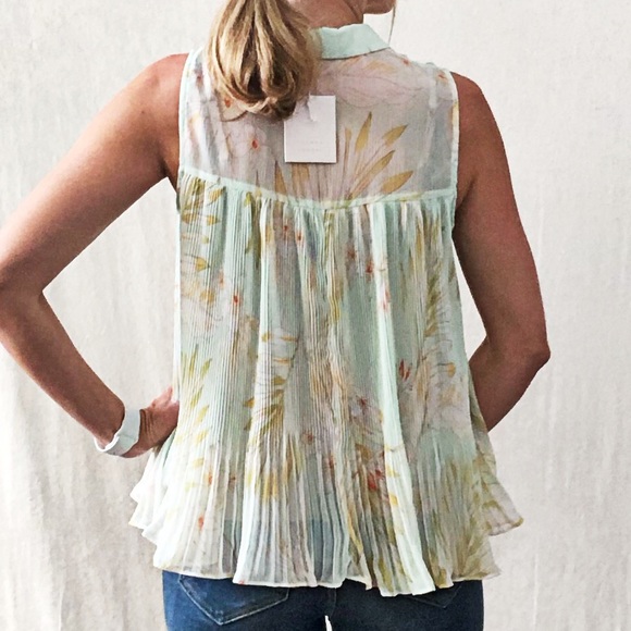 NWT. Lauren Conrad top - Picture 2 of 5